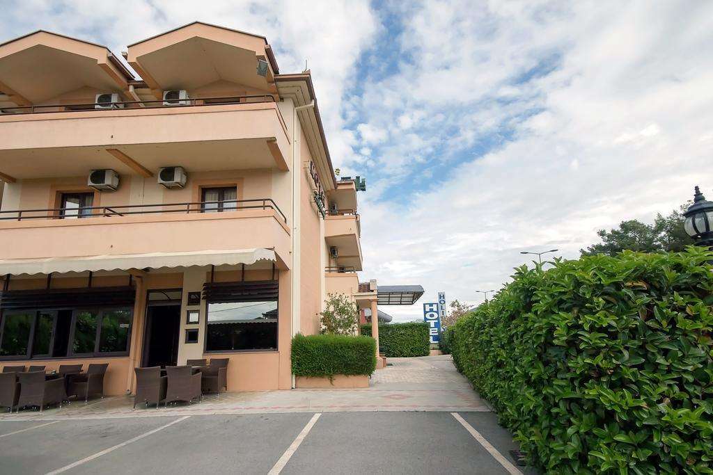 Hotel Holiday Podgorica Exterior foto